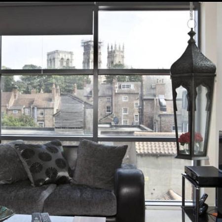 Churchill Two Bedroom Apartments With Free Parking And The Minster View York Eksteriør billede