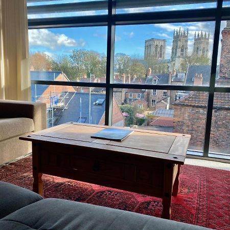 Churchill Two Bedroom Apartments With Free Parking And The Minster View York Eksteriør billede