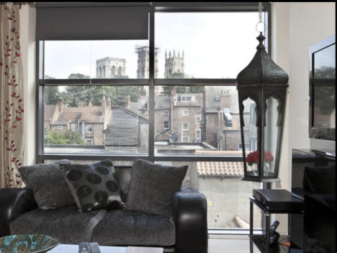 Churchill Two Bedroom Apartments With Free Parking And The Minster View York Eksteriør billede