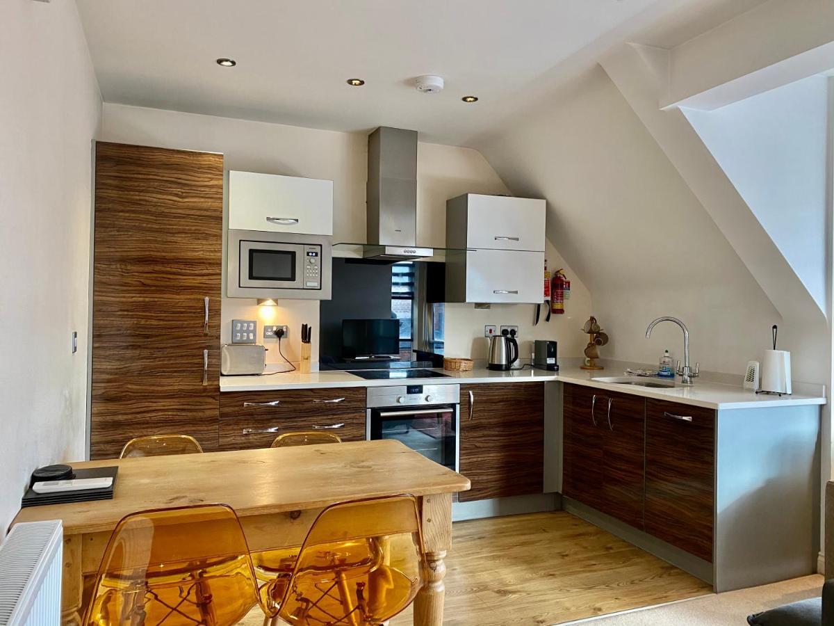 Churchill Two Bedroom Apartments With Free Parking And The Minster View York Eksteriør billede