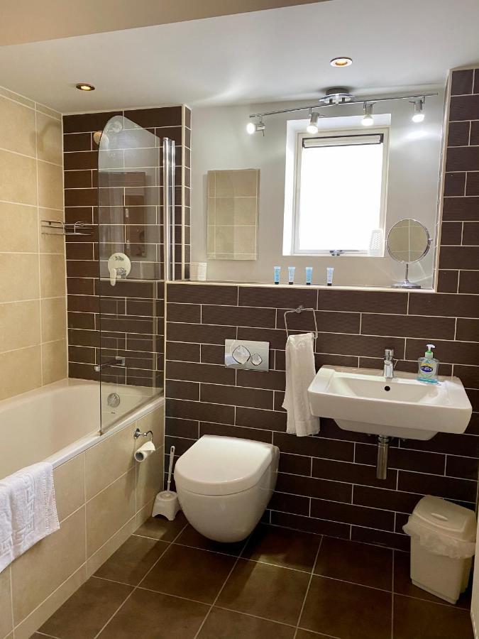 Churchill Two Bedroom Apartments With Free Parking And The Minster View York Eksteriør billede