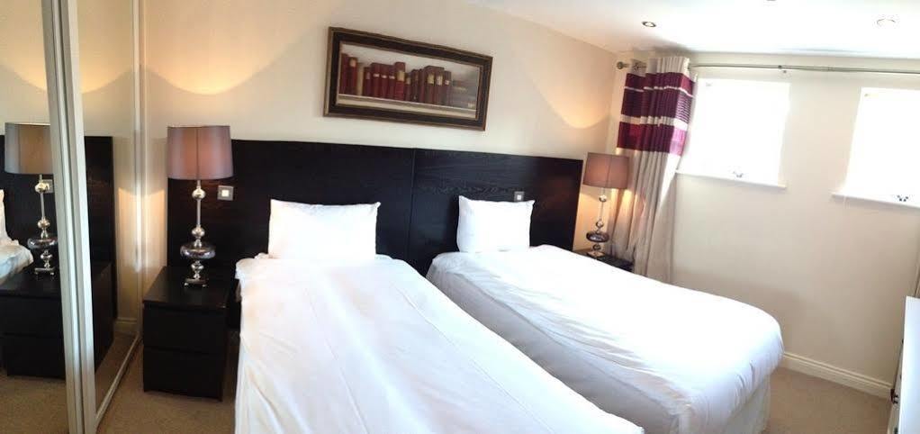 Churchill Two Bedroom Apartments With Free Parking And The Minster View York Eksteriør billede